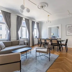  Apartment Large Apartment With Canal View In Central Cph City